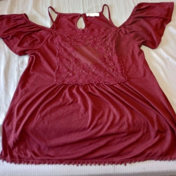 NWOT Coco Jaimeson Sm Hem Detail Lace Inset Cold Shoulder Short Sleeve T… - Picture 7 of 7